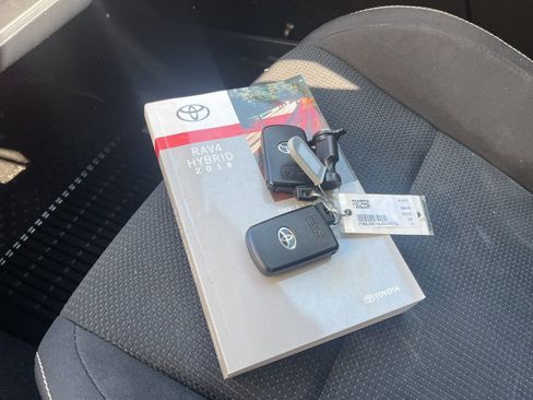 Used 2018 Toyota RAV4 XLE image 30