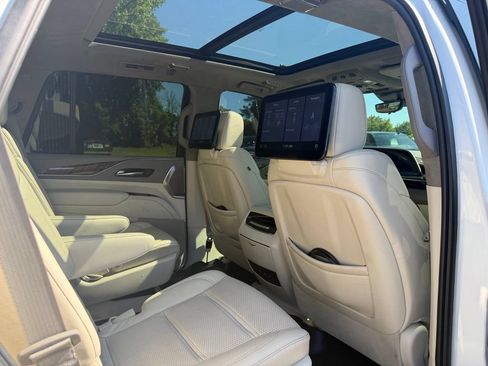Used 2021 Cadillac Escalade Premium Luxury Platinum AWD/4WD image 28