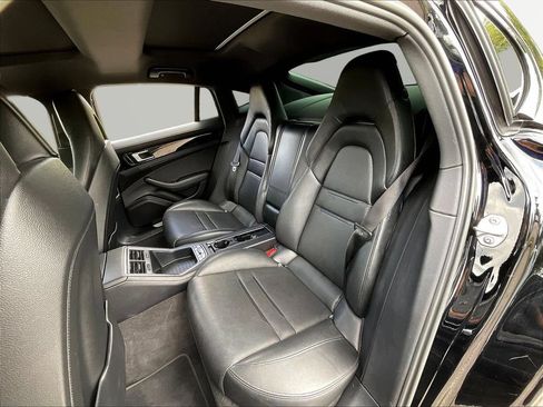 Used 2020 Porsche Panamera image 25
