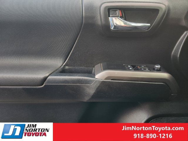 Used 2017 Toyota Tacoma TRD Off-Road w/ Tow Package AWD/4WD image 24