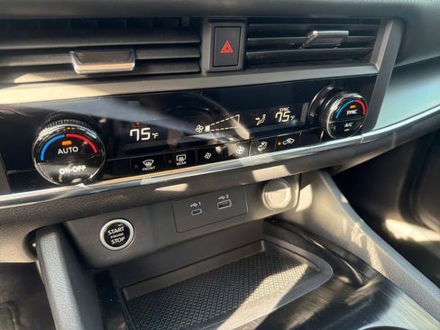 Certified 2023 Nissan Rogue SV image 40