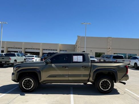 Used 2024 Toyota Tacoma TRD Off-Road image 7