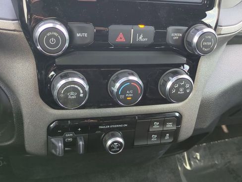 New 2026 RAM 1500 Express AWD/4WD image 17