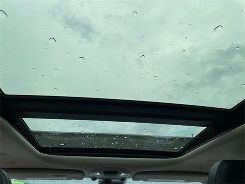 Used 2023 Chrysler Pacifica Limited image 15