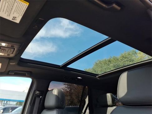 Used 2021 GMC Yukon Denali w/ Denali Premium Package image 22