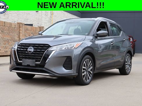 Used 2022 Nissan Kicks SV FWD image 1
