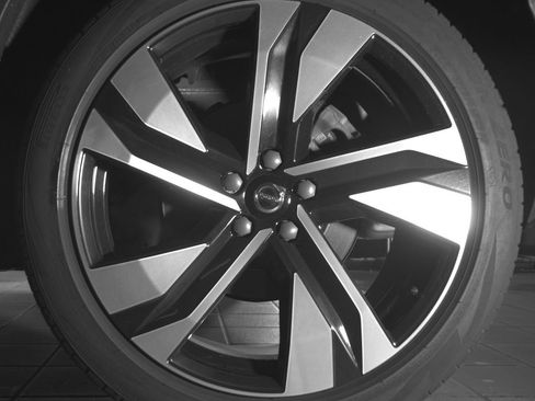 Certified 2023 Volvo XC40 B5 Ultimate w/ Protection Package Premier AWD/4WD image 26