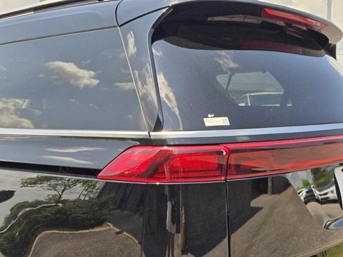 Certified 2024 Kia Carnival SX FWD image 11