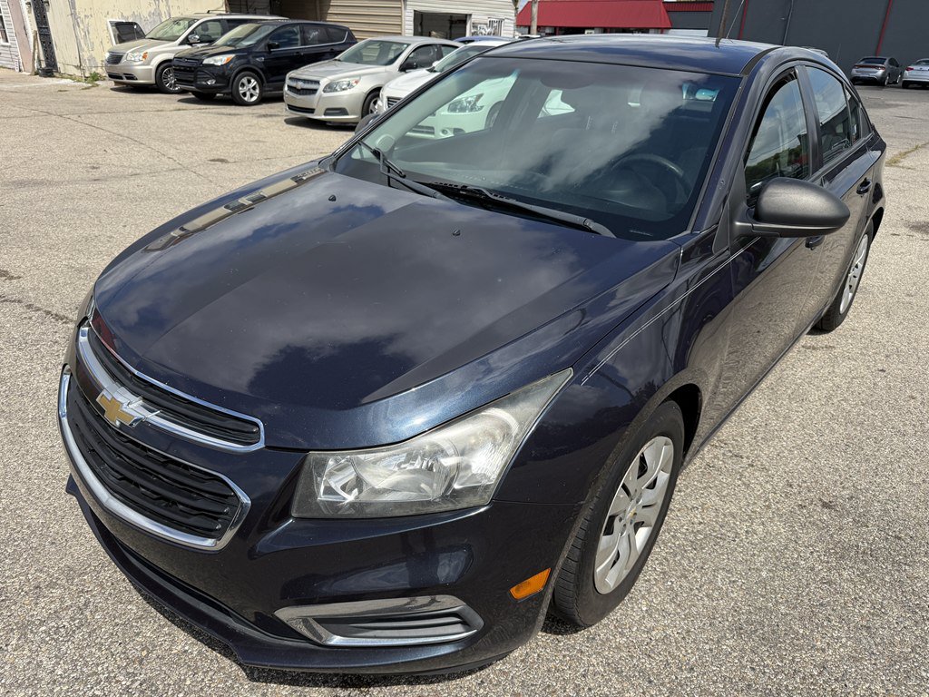 Used 2015 Chevrolet Cruze LS FWD image 2