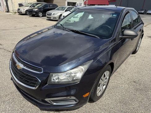 Used 2015 Chevrolet Cruze LS FWD image 2