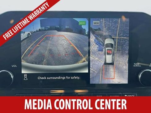 Used 2025 Nissan Pathfinder SL AWD/4WD image 10
