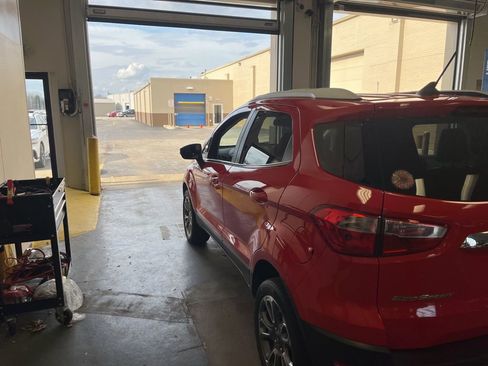 Used 2021 Ford EcoSport Titanium image 3