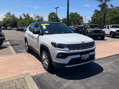 Used 2025 Jeep Compass Limited AWD/4WD image 5