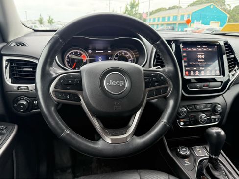 Used 2019 Jeep Cherokee Limited AWD/4WD image 16