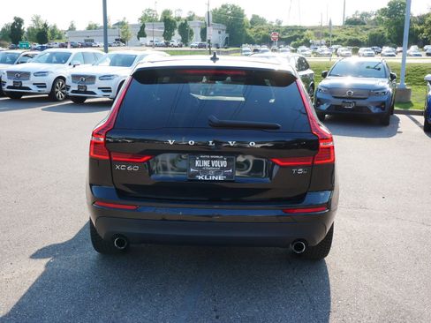 Used 2021 Volvo XC60 T5 Momentum w/ Premium Package AWD/4WD image 6