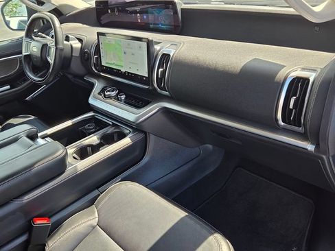 Used 2025 Ford Expedition Max Platinum AWD/4WD image 17