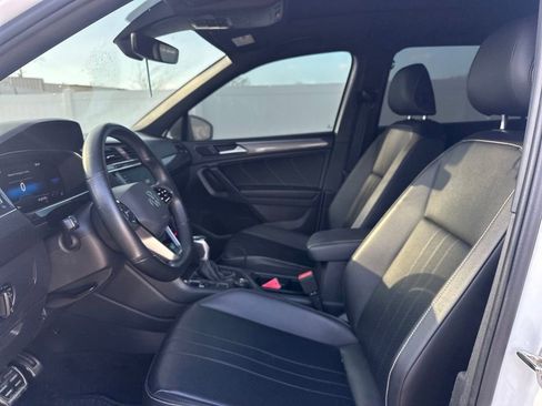 Used 2022 Volkswagen Tiguan SE R-Line image 11