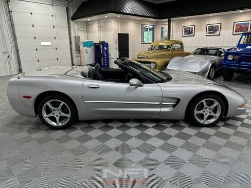 Used 2004 Chevrolet Corvette Convertible 2D w/ Preferred Equipment Group image 12