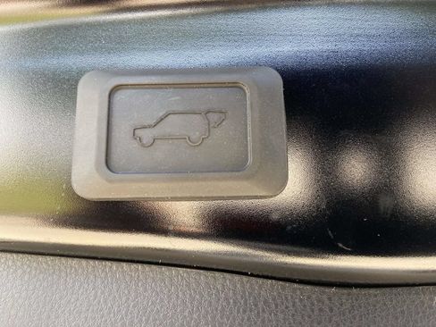Used 2025 Toyota RAV4 XLE w/ Convenience Package FWD image 9