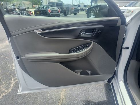 Used 2016 Chevrolet Impala LT FWD image 16