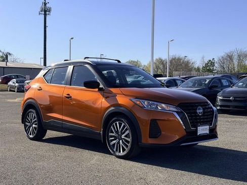 Used 2023 Nissan Kicks SV image 1