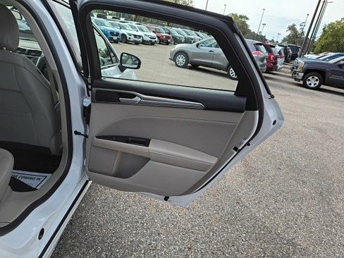 Used 2018 Ford Fusion SE image 15