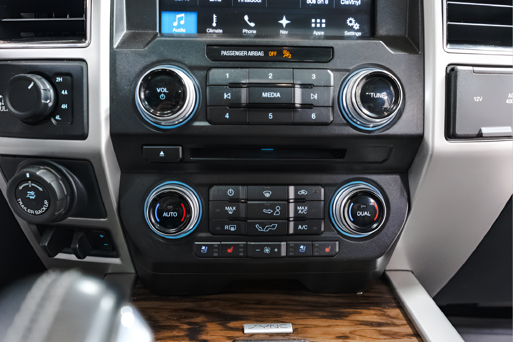 Used 2018 Ford F150 Lariat w/ Equipment Group 502A Luxury AWD/4WD image 9