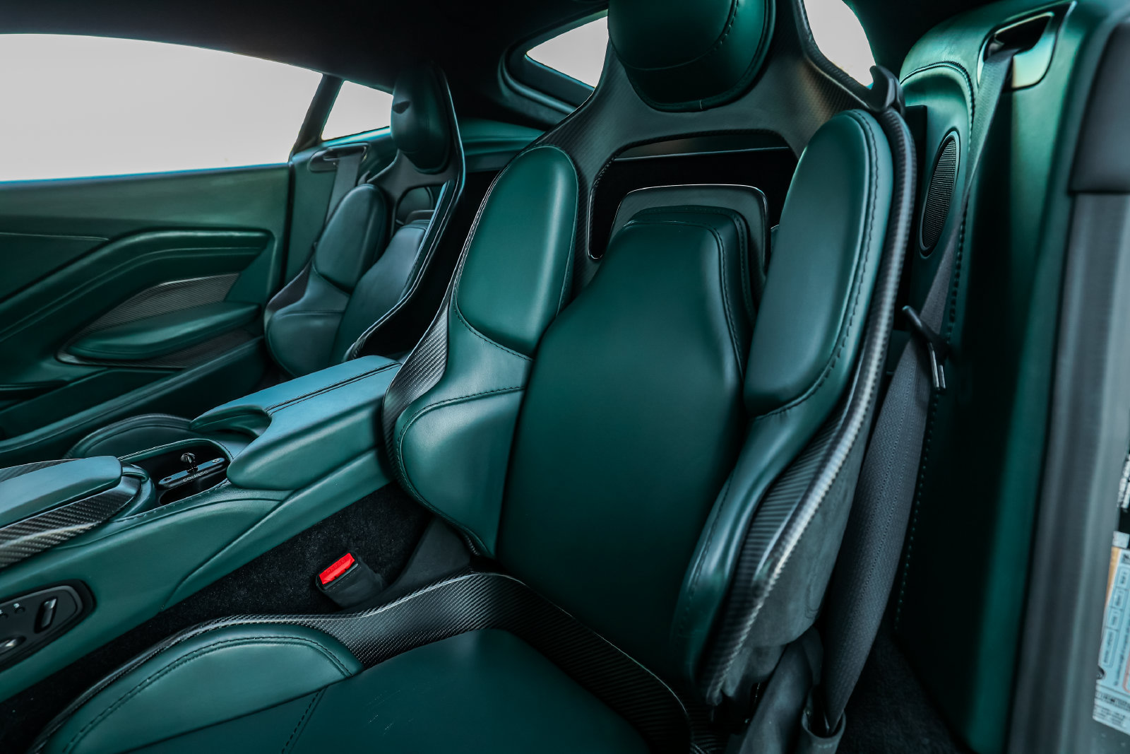 Used 2023 Aston Martin V12 Vantage RWD image 29