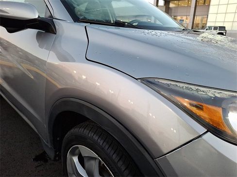 Used 2017 Honda HR-V EX image 11