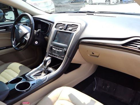 Used 2013 Ford Fusion SE FWD image 18