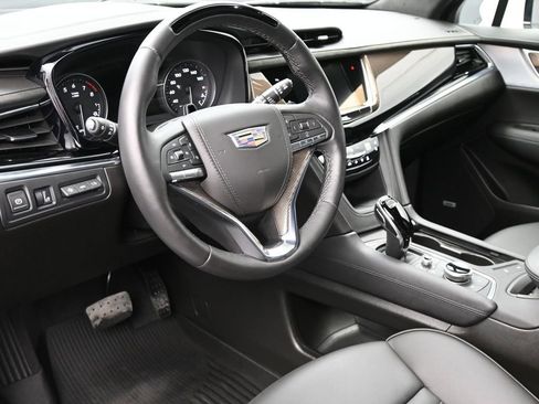 Certified 2025 Cadillac XT6 Premium Luxury w/ Platinum Package AWD/4WD image 9