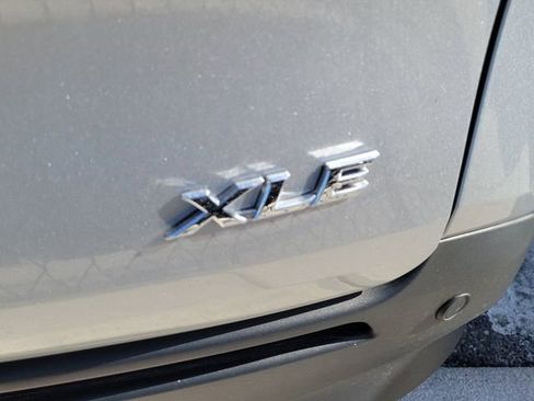 Used 2025 Toyota Sienna XLE w/ XLE Plus Package FWD image 5
