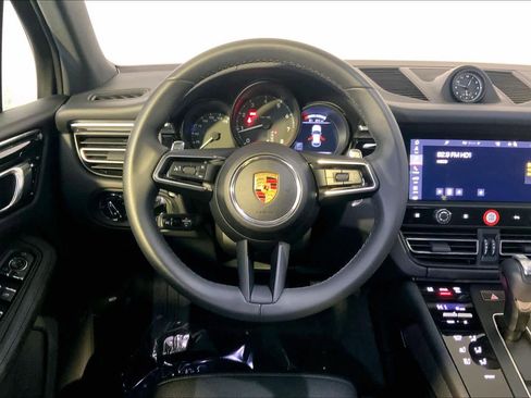 Used 2025 Porsche Macan image 15