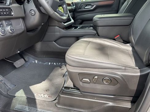 Used 2025 GMC Yukon Denali AWD/4WD image 20