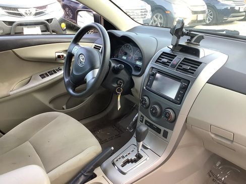 Used 2013 Toyota Corolla LE FWD image 12