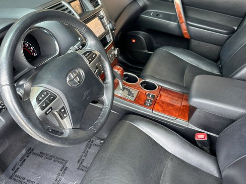 Used 2013 Toyota Highlander Limited AWD/4WD image 4