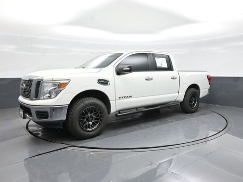 Used 2017 Nissan Titan SV RWD image 21