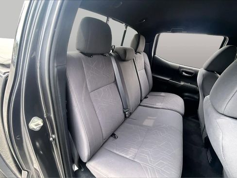 Used 2019 Toyota Tacoma TRD Off-Road AWD/4WD image 18