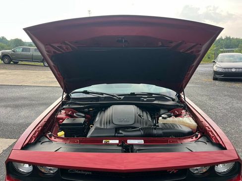 Used 2014 Dodge Challenger R/T RWD image 31