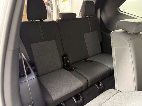 New 2025 GMC Acadia Elevation image 25