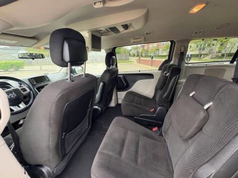 Used 2012 Dodge Grand Caravan SXT image 24