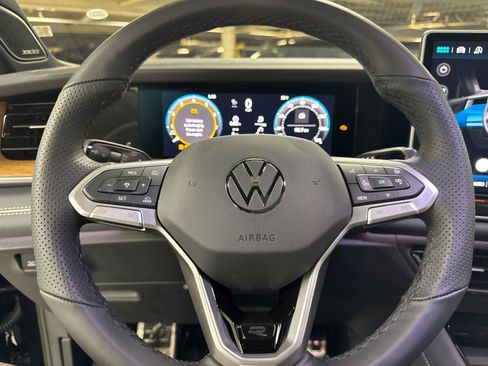 New 2026 Volkswagen Tiguan SEL R-Line AWD/4WD image 23