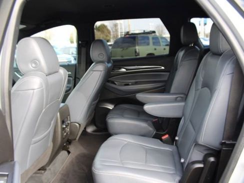 Used 2022 Buick Enclave Premium image 22