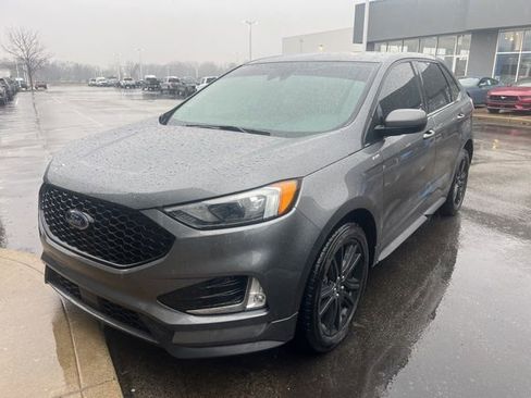 Used 2022 Ford Edge ST-Line w/ Class II Trailer Tow Package image 2