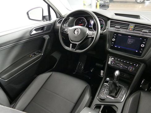 Used 2018 Volkswagen Tiguan SE AWD/4WD image 23
