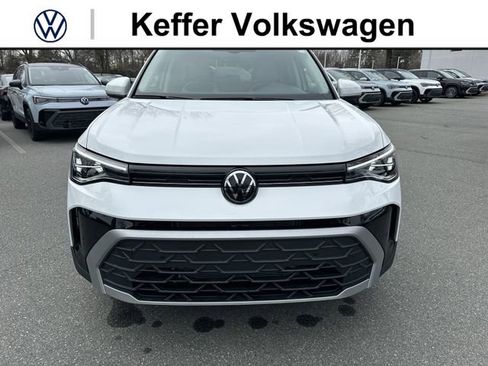 New 2026 Volkswagen Taos SE FWD image 8