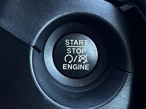 Used 2020 Jeep Compass Latitude w/ Cold Weather Group image 19