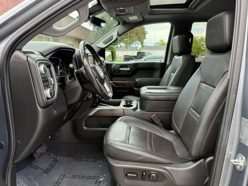 Used 2019 GMC Sierra 1500 Denali w/ Denali Ultimate Package AWD/4WD image 9