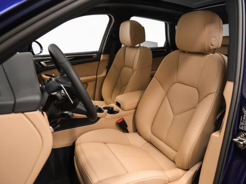 Certified 2026 Porsche Macan AWD/4WD image 5