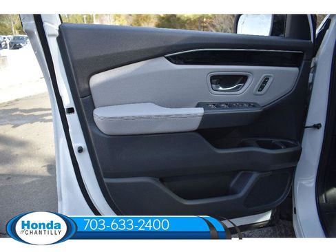 New 2025 Honda Pilot Touring image 26